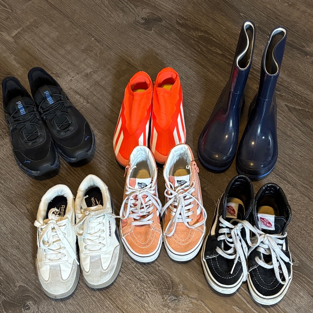 Boys Size 1 Sneaker Bundle!!